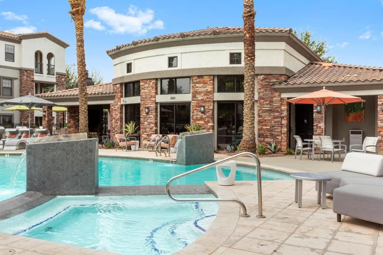 Cozysuites Glendale By The Stadium With Pool 05 Extérieur photo